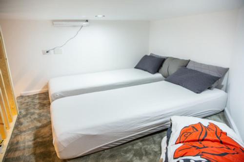 a white bed in a room with at Ice guest house in Majdal Shams