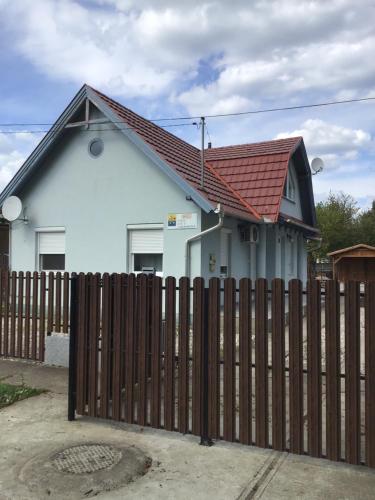 4 Lurkó Apartman Új