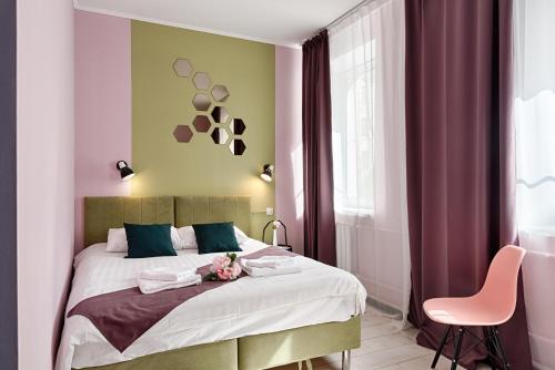 Un pat sau paturi într-o cameră la K2 Hotel St Petersburg