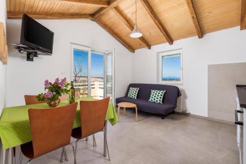 a living room with a table and a couch at Apartment Ursula in Lopar