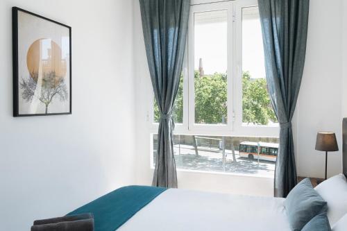 Sunny and modern apartment ideal for groups