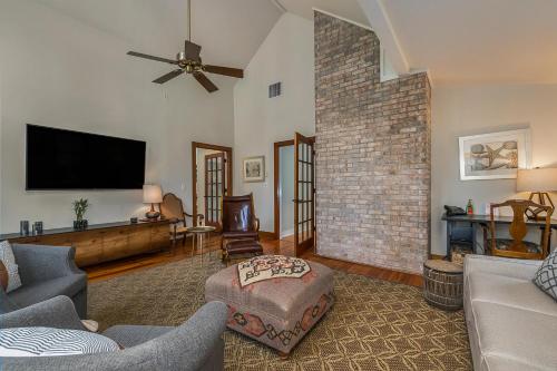 Foothills Farmhouse – Photos 4
