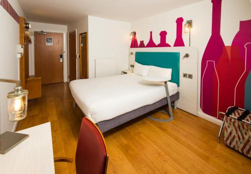 a hotel room with a bed and a desk at ibis Styles Barnsley in Barnsley