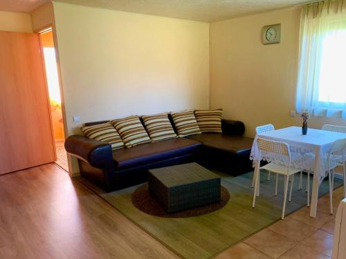 Χώρος καθιστικού στο Žalioji stotelė butiko namukas dviems