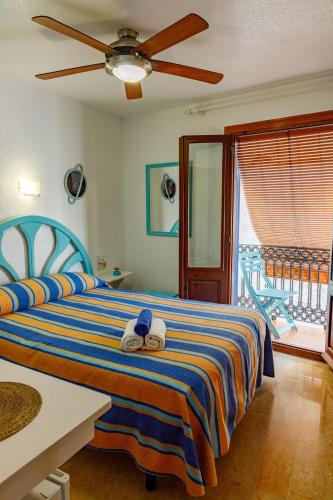 a bedroom with a bed with a hat on it at Casa Juanita in Peñíscola
