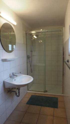 A bathroom at Ferienhaus Mariengrund