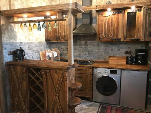  Old Gyumri Guest House / Հին Գյումրի հյուրատուն -  Room  picture :   Tea/Coffee maker    Shower    Safety deposit box                           