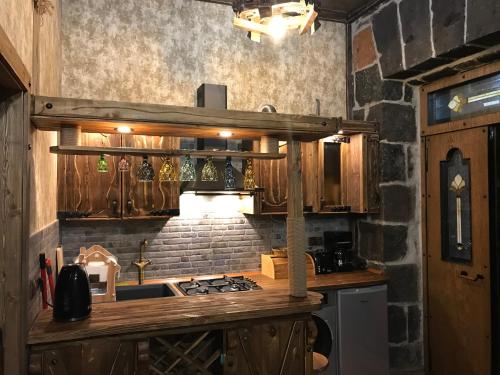  Old Gyumri Guest House / Հին Գյումրի հյուրատուն -  Room  picture :   Tea/Coffee maker    Shower    Safety deposit box                           