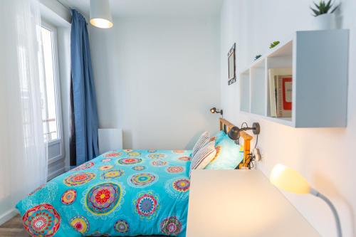 Ένα ή περισσότερα κρεβάτια σε δωμάτιο στο Appartement Bleu Caraïbes T4 proche gare et Vieux Port