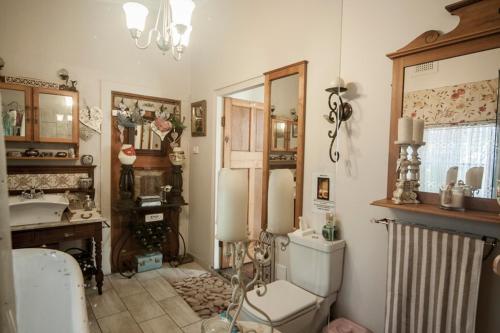 Un baño de 79 On Ridge