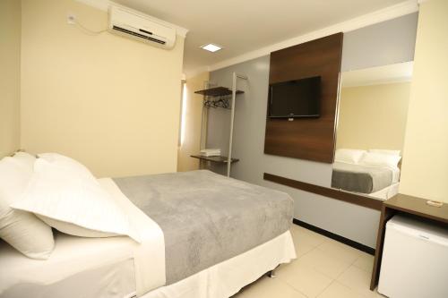 En eller flere senger på et rom på Hotel Rio Mar