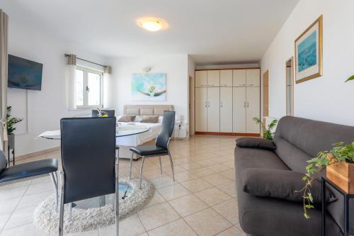 Χώρος καθιστικού στο Apartments Jakic 1