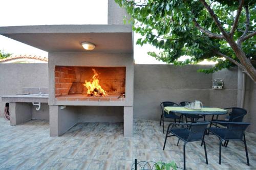 2BR Premium, Fireplace & Parking Zadar