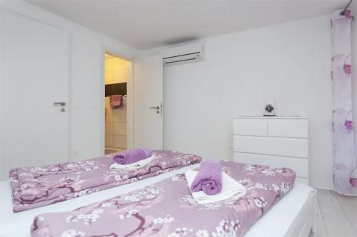 Postel nebo postele na pokoji v ubytování Old Town centar, cozy and quiet modern apartment