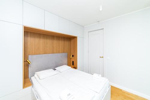 Postel nebo postele na pokoji v ubytování White Deluxe with terrace by OneApartments