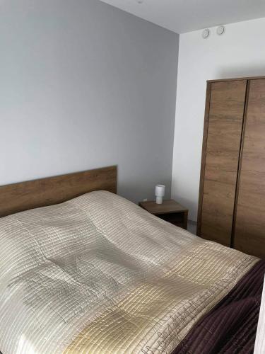 Postel nebo postele na pokoji v ubytování Oasis Beach Apartman