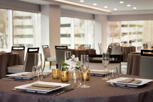 Restaurant ou autre lieu de restauration dans l'établissement Hyatt House Atlanta Perimeter Center