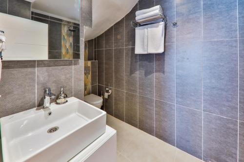 a bathroom with a sink and a toilet at Sanisu pansiyon in Kas