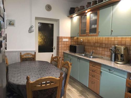 Η κουζίνα ή μικρή κουζίνα στο Apartment Balatonbereny 9