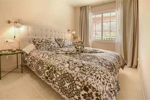 Giường trong phòng chung tại Golden