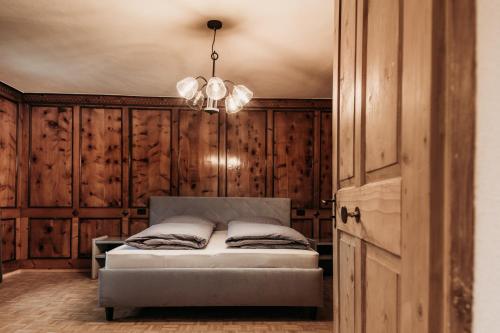 Una cama o camas en una habitación de Ban Hilba