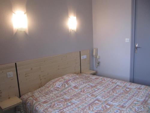 Postel nebo postele na pokoji v ubytování Hôtel Des Rochers