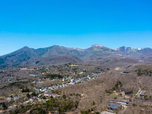 an aerial view of a town in the mountains at Jizaiso in Nasu
