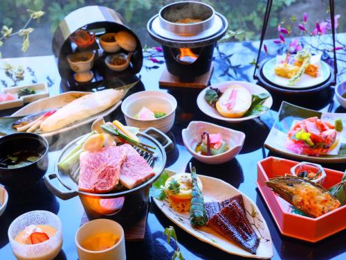 a table full of plates of food on a table at Jizaiso in Nasu