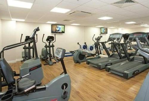a gym with several treadmills and exercise bikes at LUXURY CARAVAN 10 mins TO BEACH in Hull