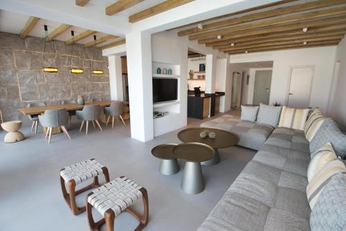 Khu vực ghế ngồi tại Splendid Mykonos Luxury Villas & Suites