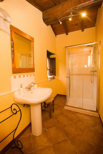 Ένα μπάνιο στο Il Mulino - beautiful, family-friendly Tuscan villa with fenced pool