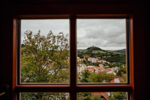 Pemandangan gunung umum atau pemandangan gunung yang diambil dari hotel