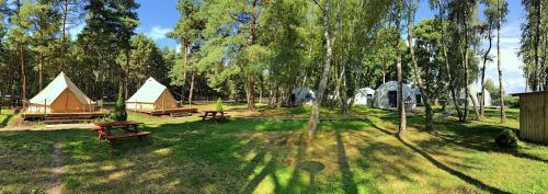 Gallery image of Slowly Glamping Osada Nad Wodą in Łazy