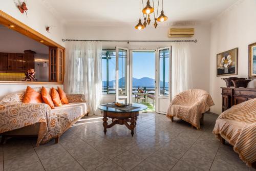 Gallery image of Melisses Sea View House in Plaka Milou