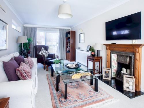 Pass the Keys Gorgeous Family Home in Quiet Leafy Maidenhead