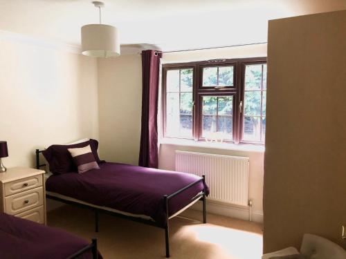 a small bedroom with a bed and a window at Little Hermitage in Detling