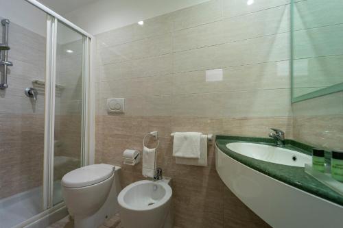 Bilik mandi di Hotel Stella D'Oro