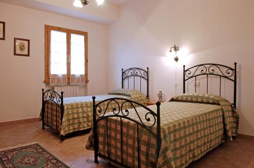 Katil atau katil-katil dalam bilik di AGRITURISMO IL PINO - APPARTAMENTO QUERCE