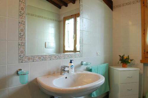 Kúpeľňa v ubytovaní AGRITURISMO IL PINO - APPARTAMENTO GINEPRO