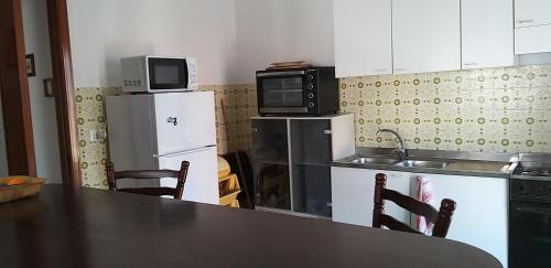 Kuchyň nebo kuchyňský kout v ubytování Sebastian house casa vacanze giardini Naxos