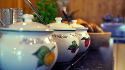 a group of four white pots sitting on a table at Pension Traube in Uderns