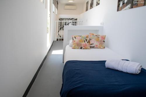 Postelja oz. postelje v sobi nastanitve FLORIT FLATS - Cabanyal 3 Bedroom WIFI AC Terrace Beach Penthouse