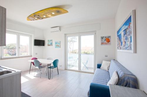 Surf and Windsurfer House Anzioにあるテレビまたはエンターテインメントセンター