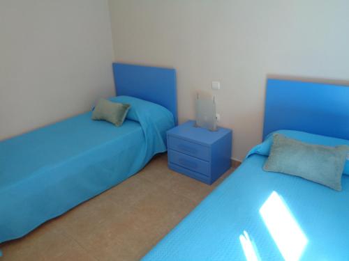 Een bed of bedden in een kamer bij Edificio Porto Azul