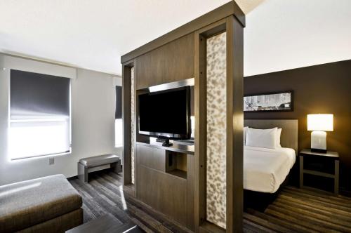 Televisyen dan/atau pusat hiburan di Hyatt House Atlanta Cobb Galleria