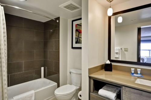 Bilik mandi di Hyatt House Atlanta Cobb Galleria