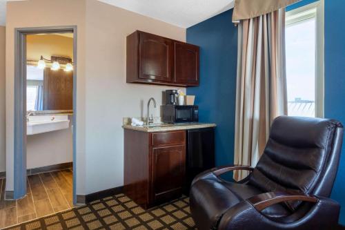 Dapur atau dapur kecil di Baymont by Wyndham Rochester Mayo Clinic Area