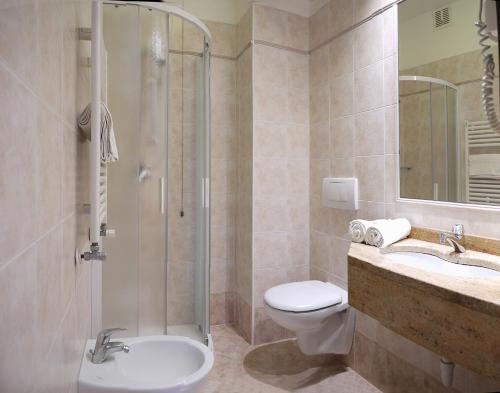 A bathroom at Hotel Alla Rotonda
