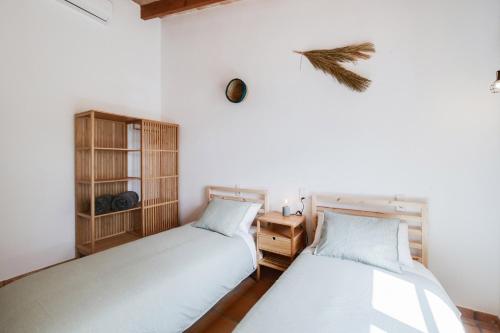 Una cama o camas en una habitación de Finca Calderitx