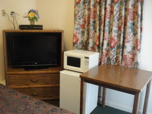 TV a/nebo společenská místnost v ubytování California Motel